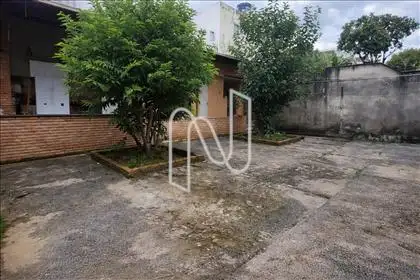 Area livre funda da casa 