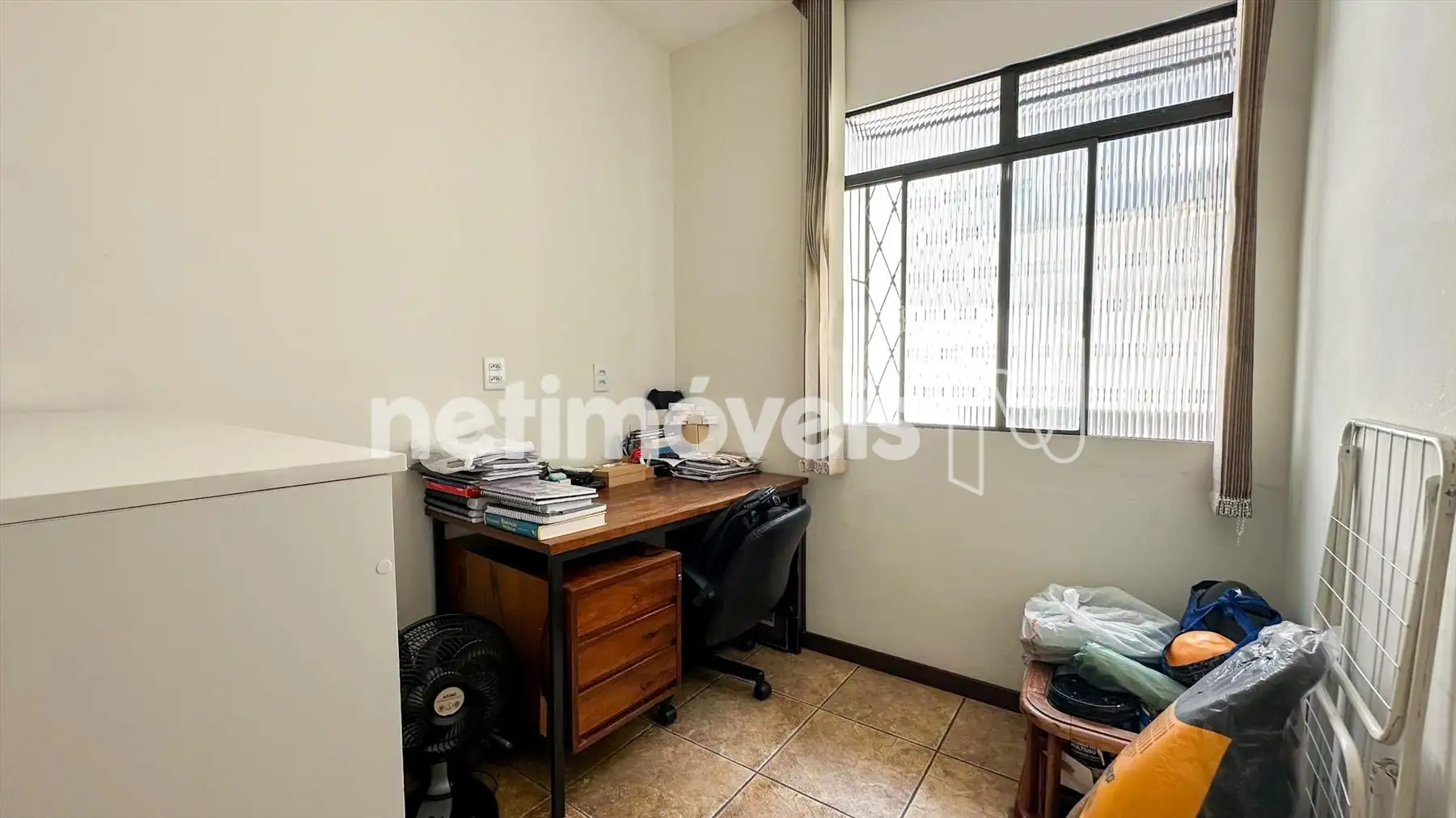 Quarto 02 (Escritório)