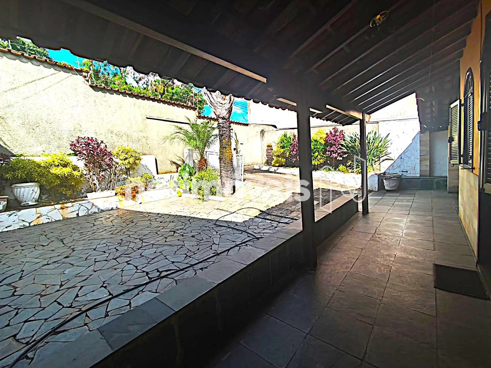 VARANDA E JARDINS