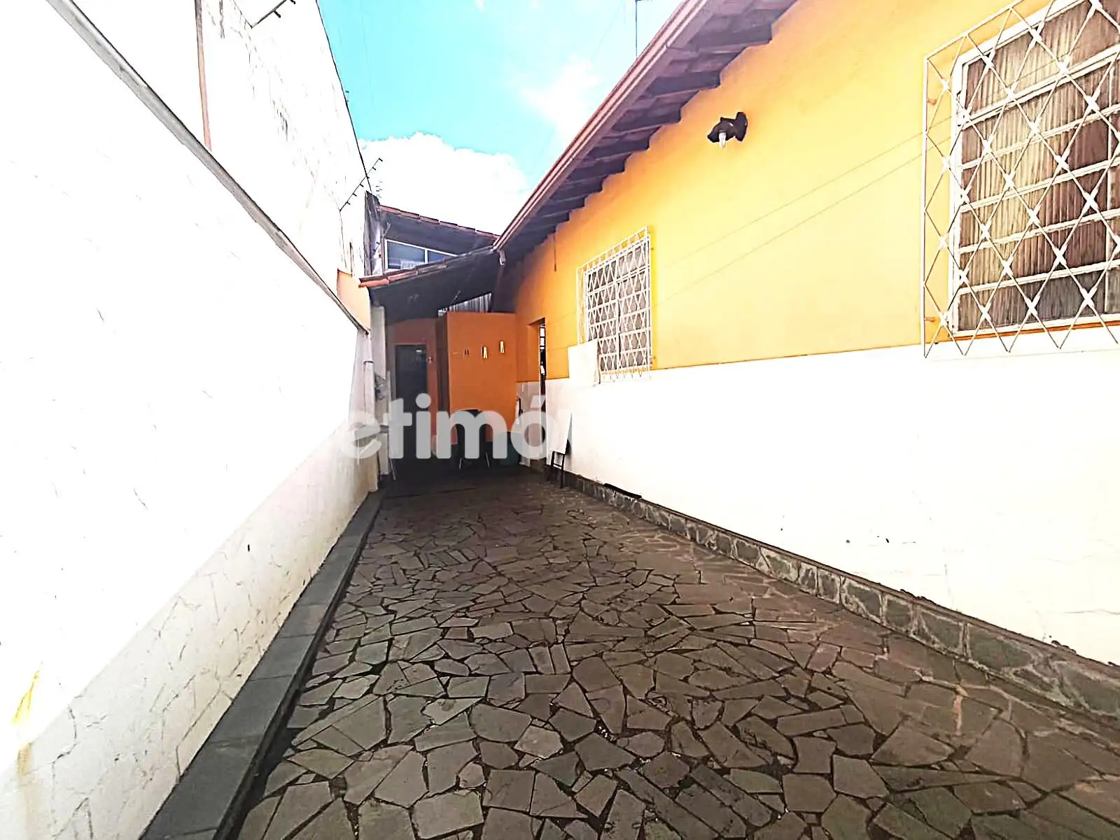 FUNDOS DA CASA