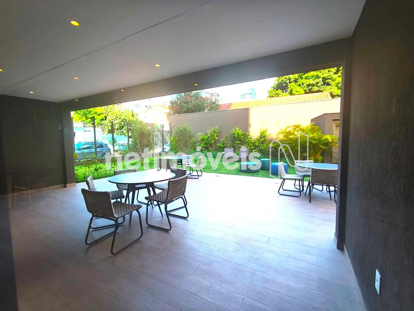 ÁREA DE LAZER DA PISCINA