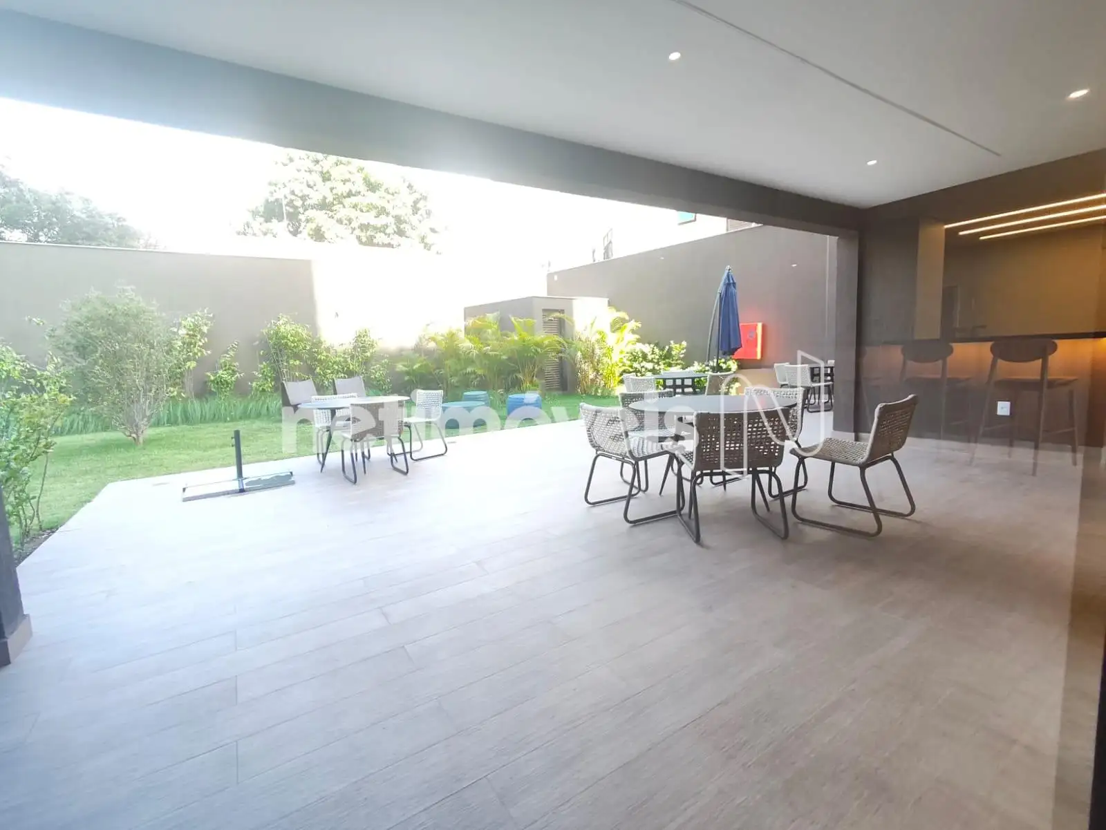 ÁREA DE LAZER DA PISCINA