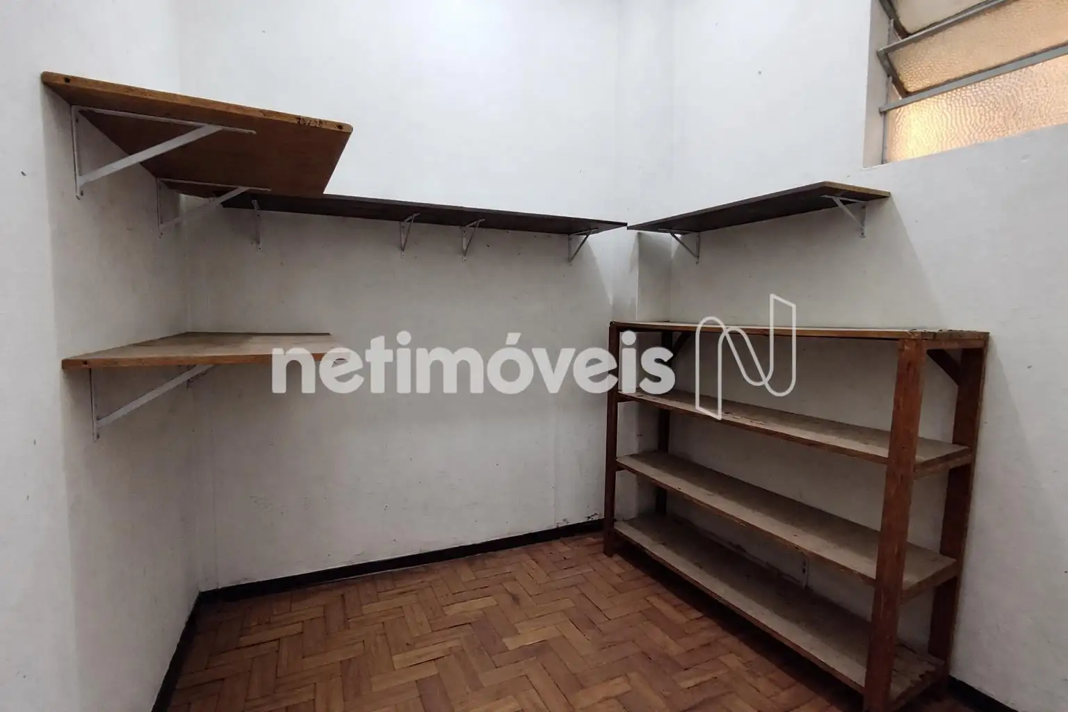 Quarto D.C.E (Editada com IA)