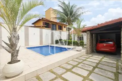 ÁREA DE LAZER DA CASA E GARAGENS 