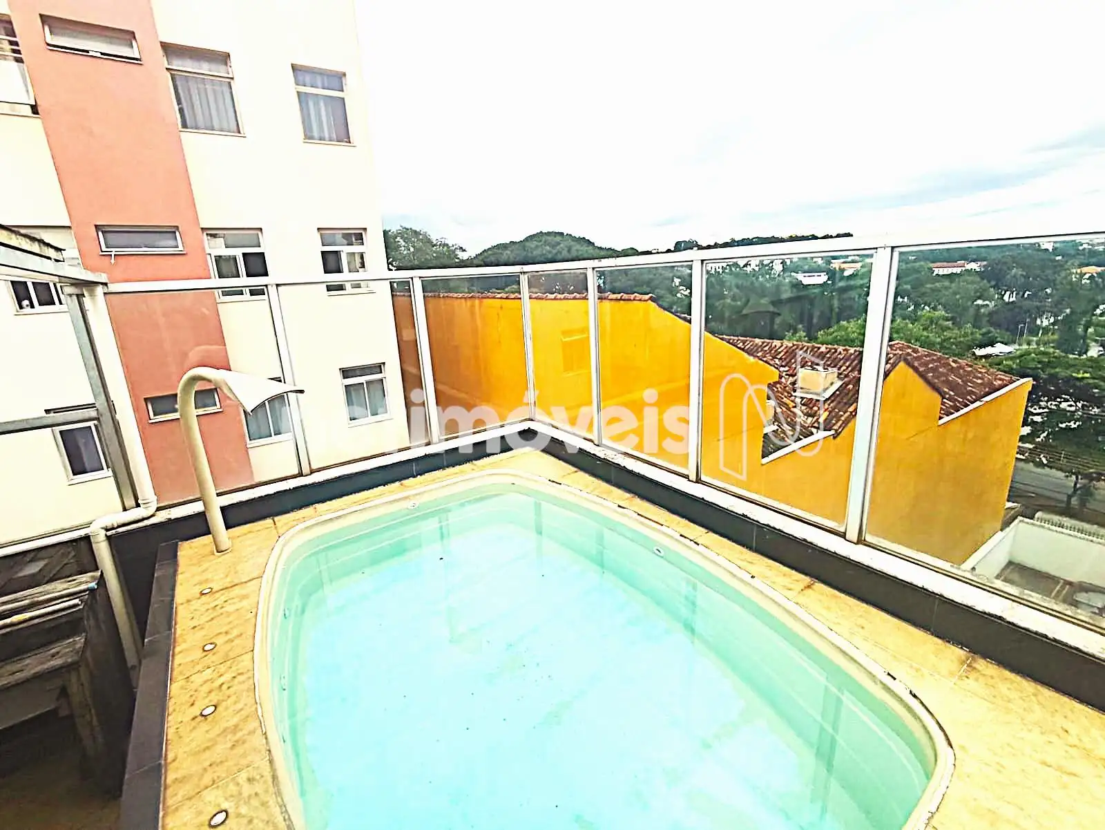 piscina com hidro e cascata