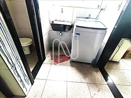 Área e banheiro de serviço 