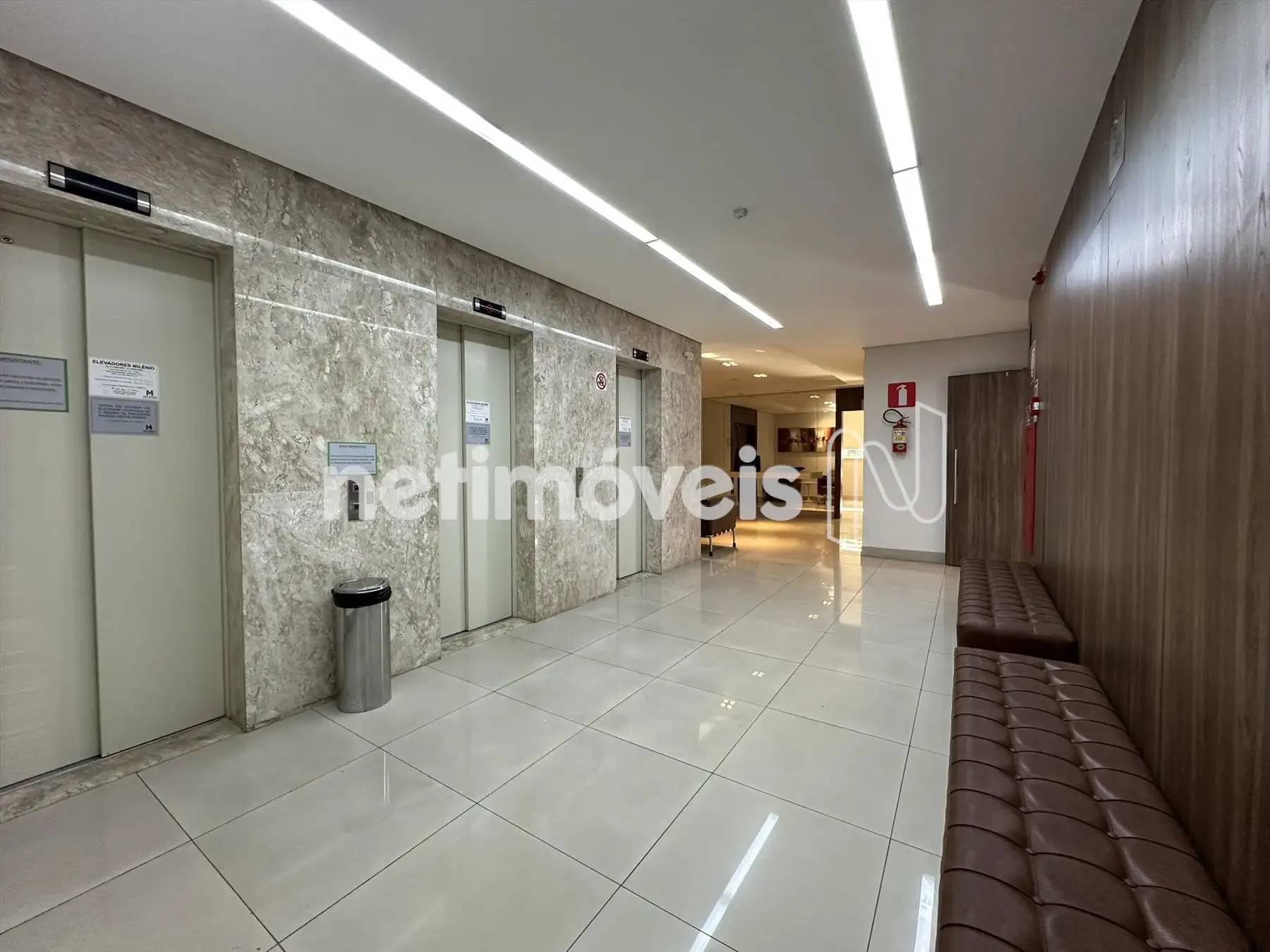 Hall da área comum + estacionamento