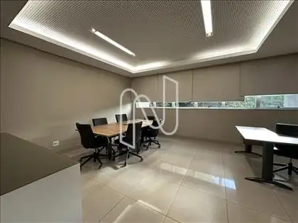 Sala de reunião comum do prédio. 