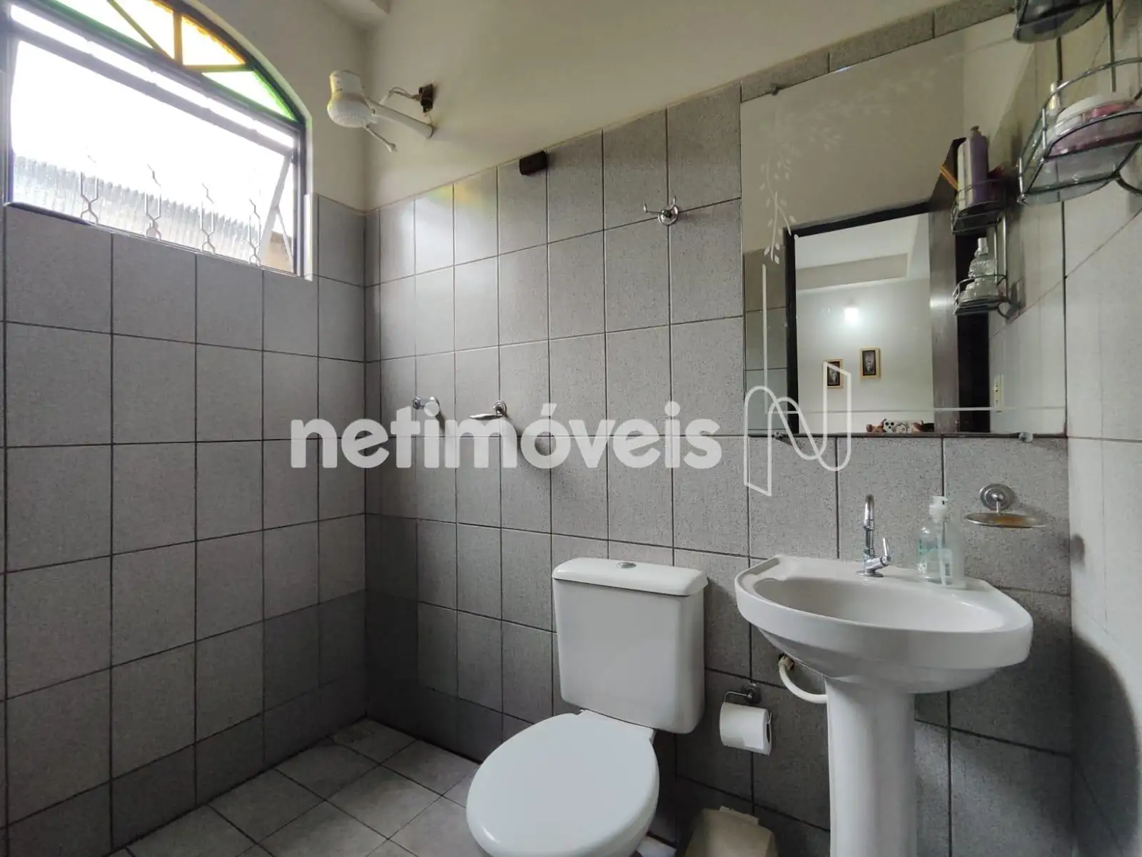 Banheiro Quarto Fundos da Sala de Estar 