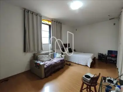 Quarto a Esquerda (Fundos)
