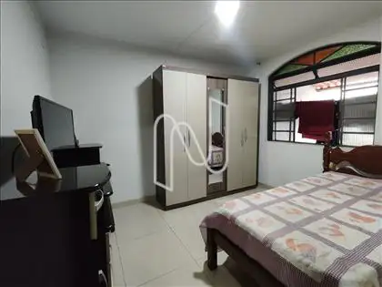 Qaurto Frente àrea de Serviços 