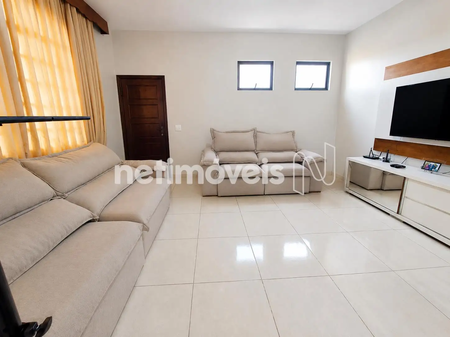 Casa para comprar com 272 m², 4 quartos, 4 banheiros, 4 vagas em Rua Curupaiti, Padre Eustáquio, Belo Horizonte