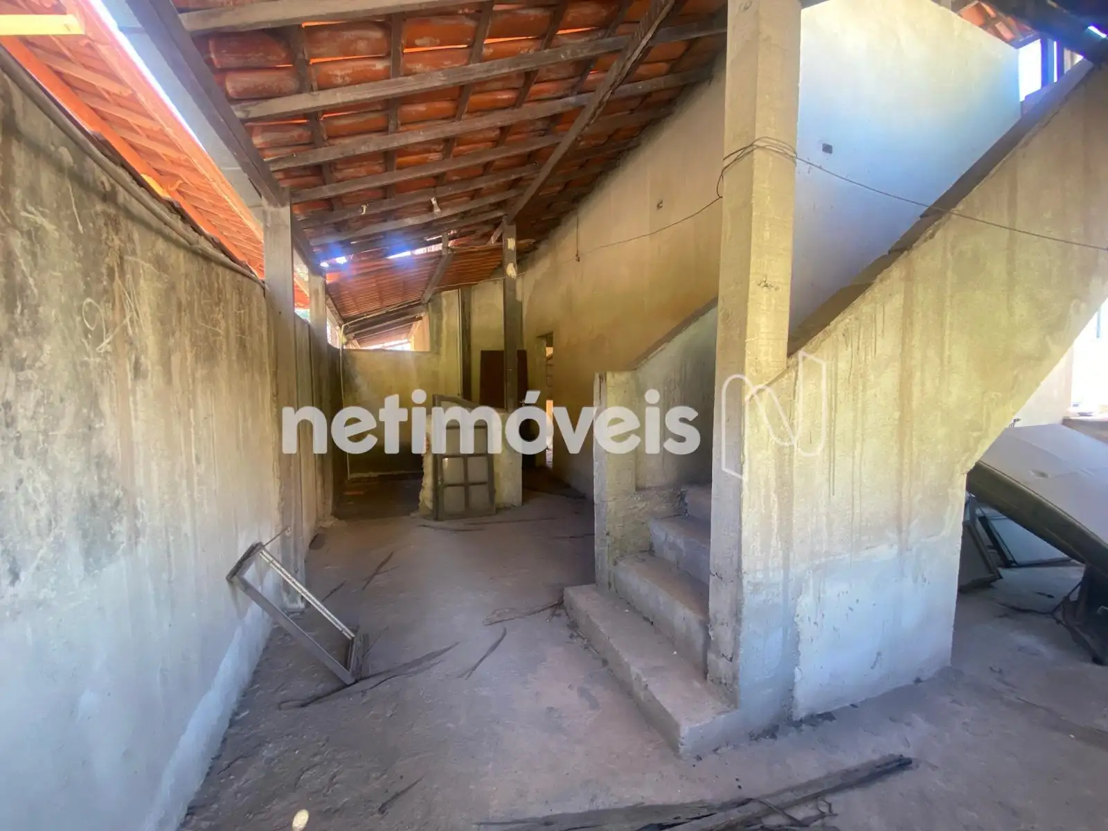 Área externa com acesso ao terraço