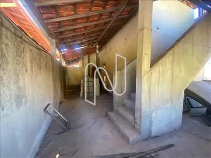 Área externa com acesso ao terraço