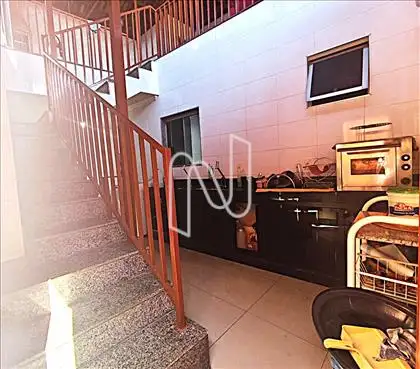  ESCADA DE ACESSO AO TERRAÇO E KITNET