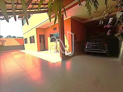  FRENTE DA CASA- VAGAS DE GARAGEM - VARANDA