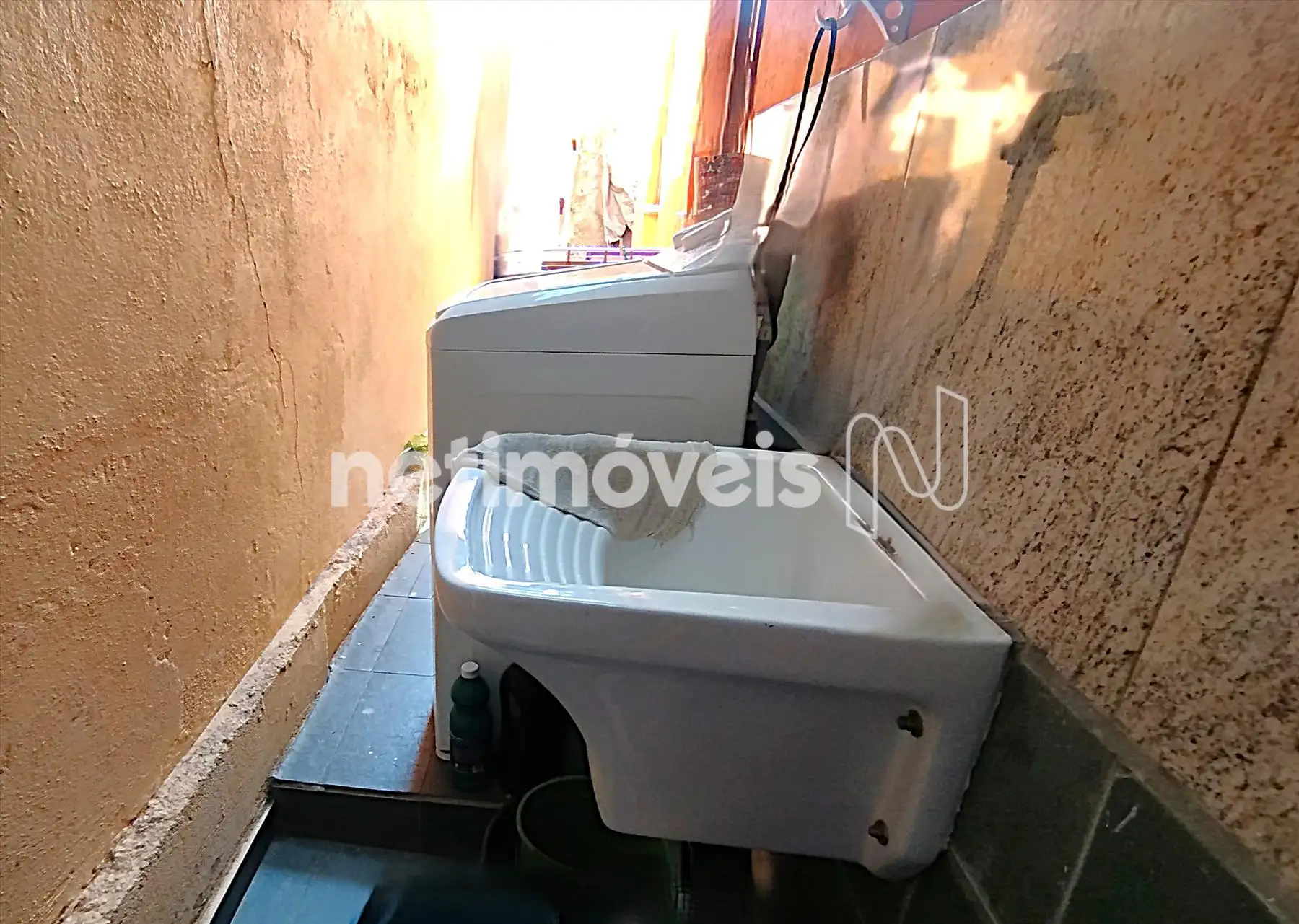 ÁREA DE SERVIÇOS CASA 2