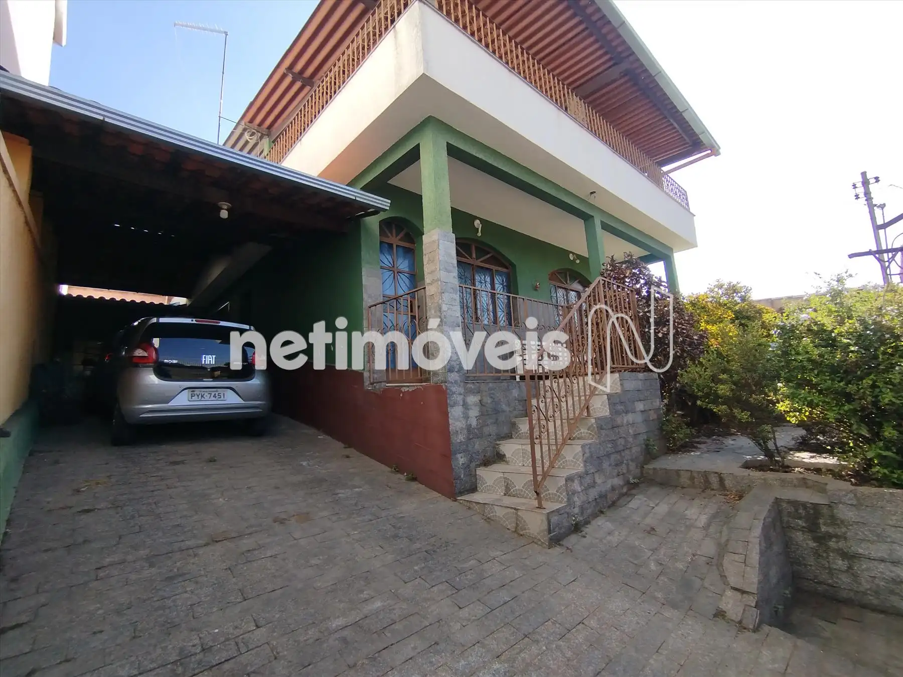 VAGAS DE GARAGEM E FRENTE DA CASA 1