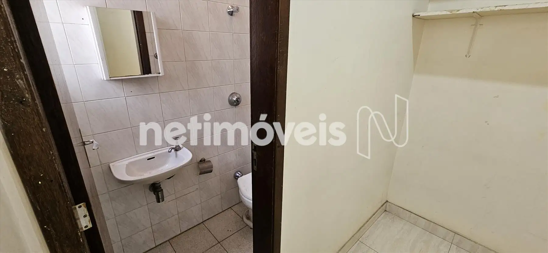 Quarto / Banheiro D.C.E.