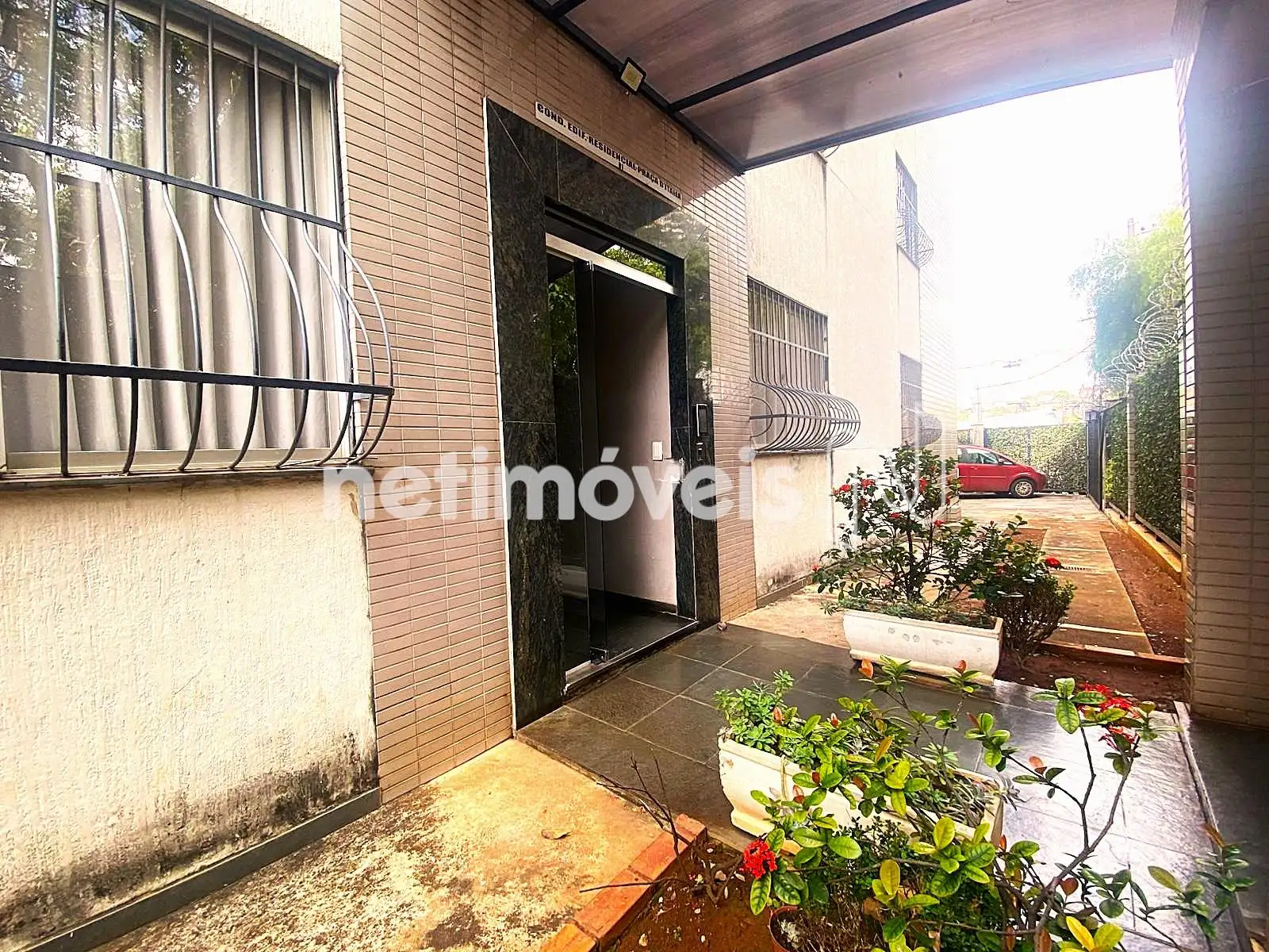 Entrada do prédio