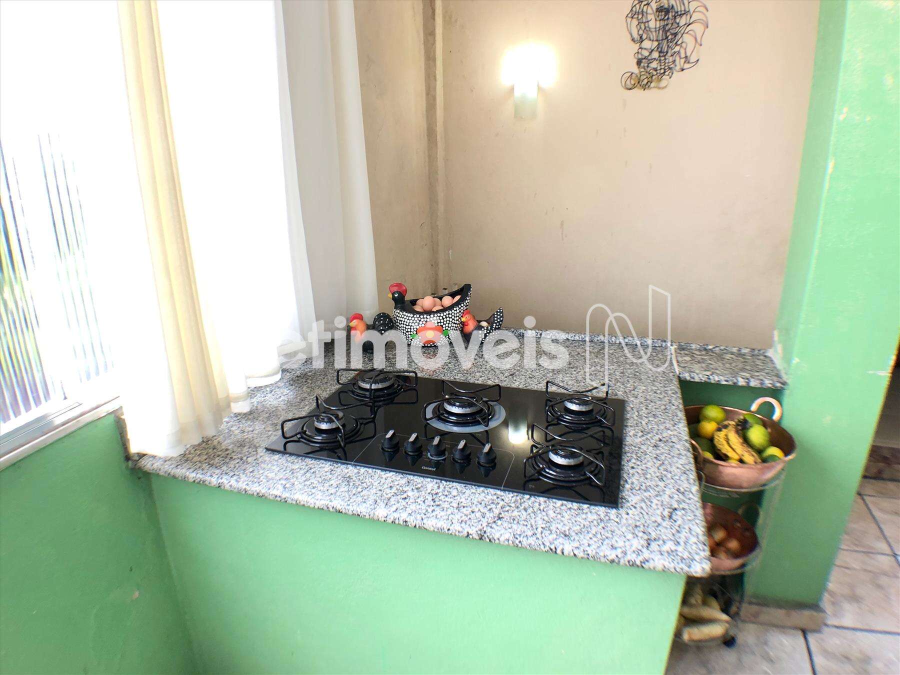 Cozinha com Fogão de Bancada