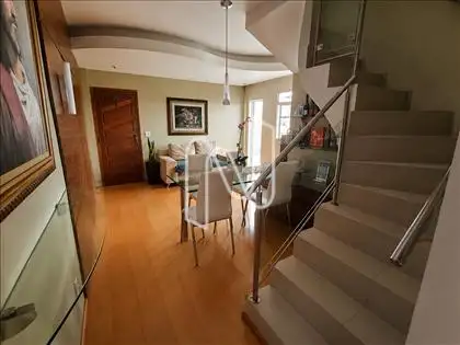 Sala e escada de acesso ao 2° nível