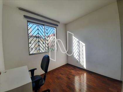 Quarto 03 amplo e claro