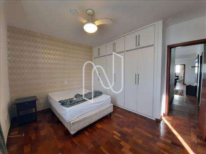 Quarto suíte amplo com armários