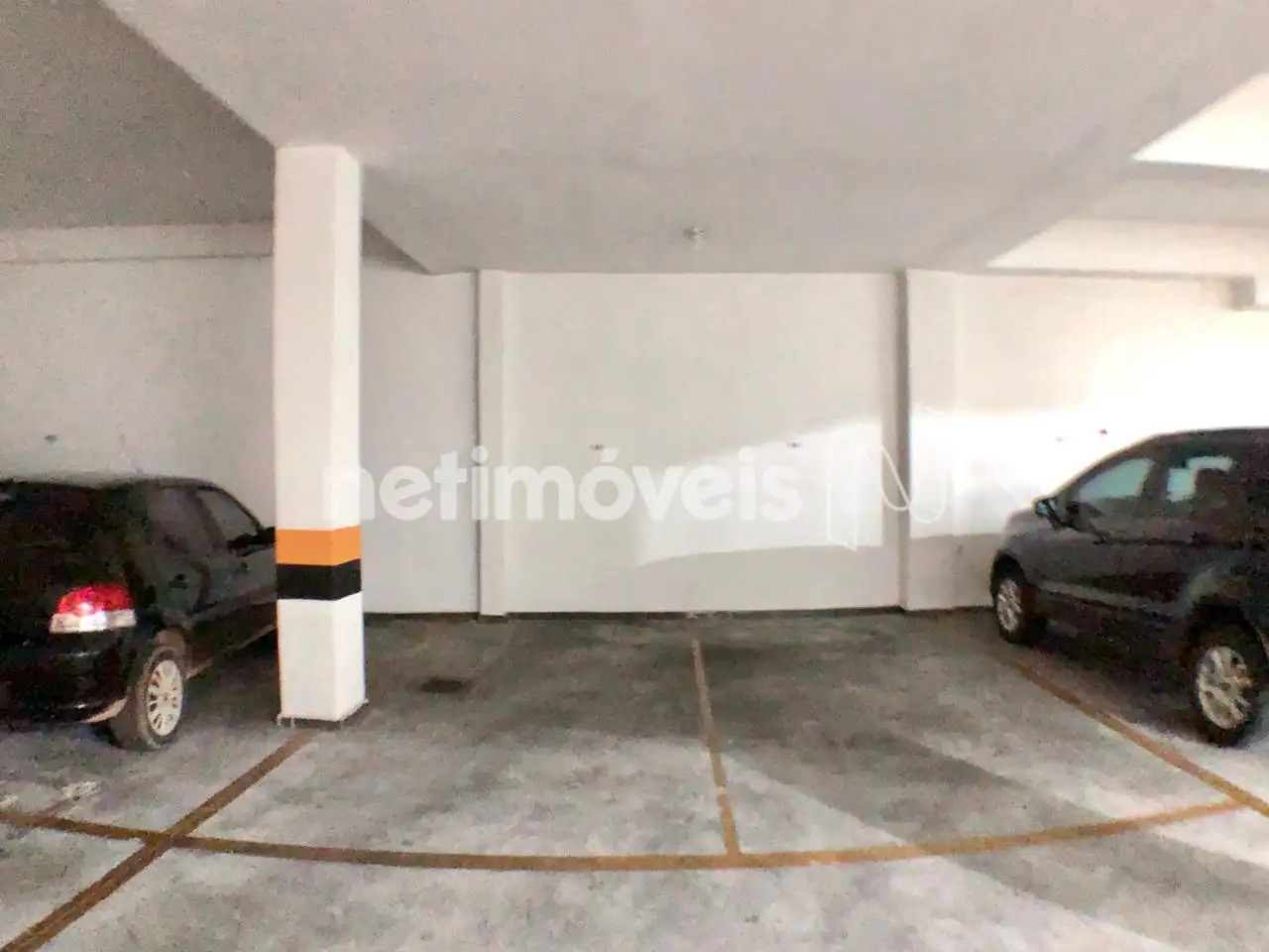 Prédio- 2 das 3 Vagas de garagem