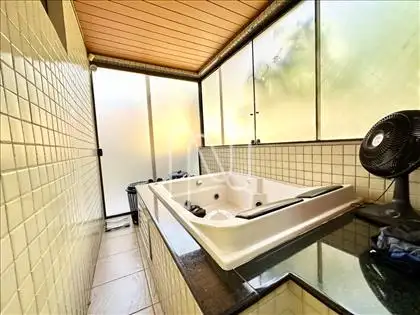 Banheira hidromassagem  