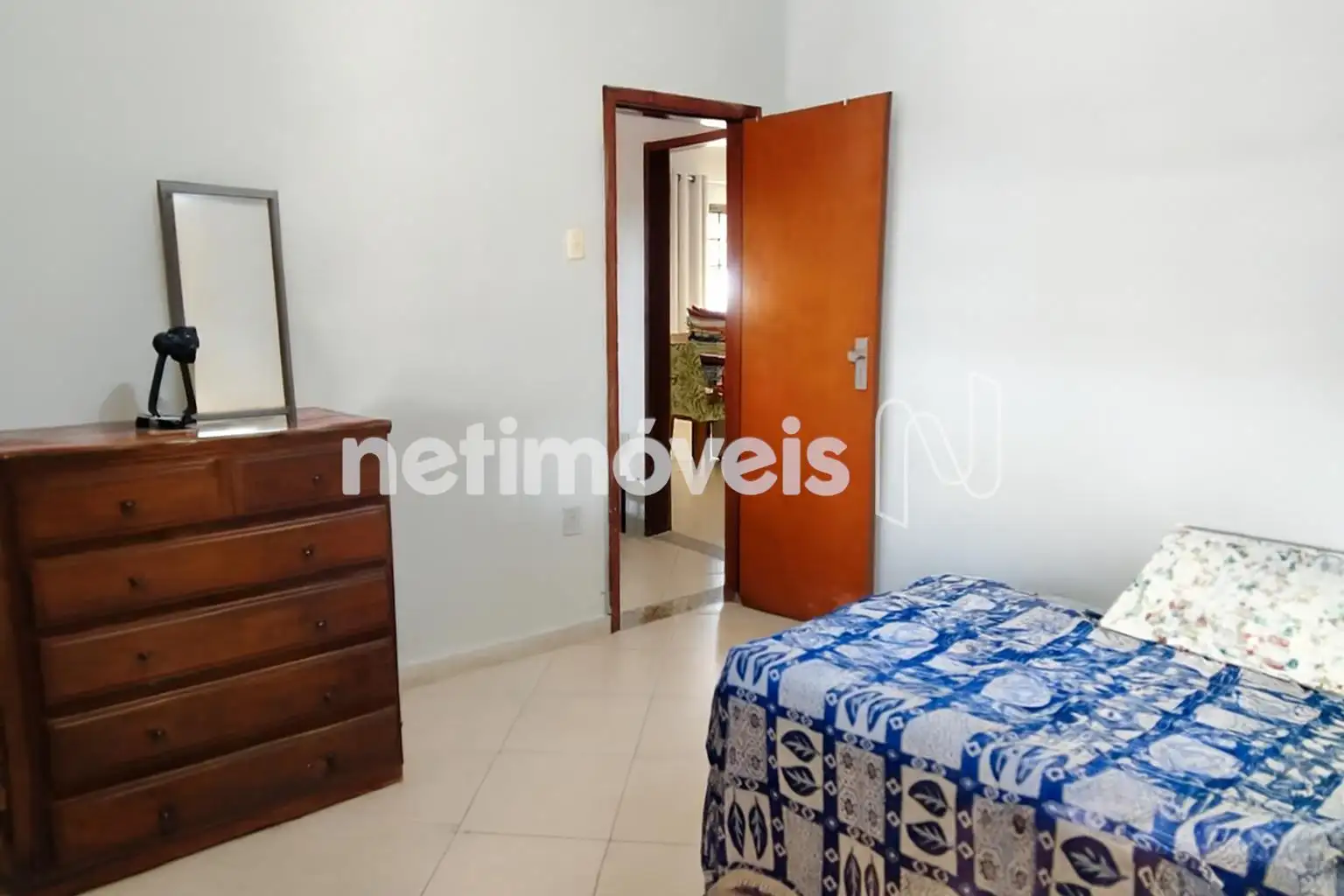 Quarto 02 a direita da sala de jantar 