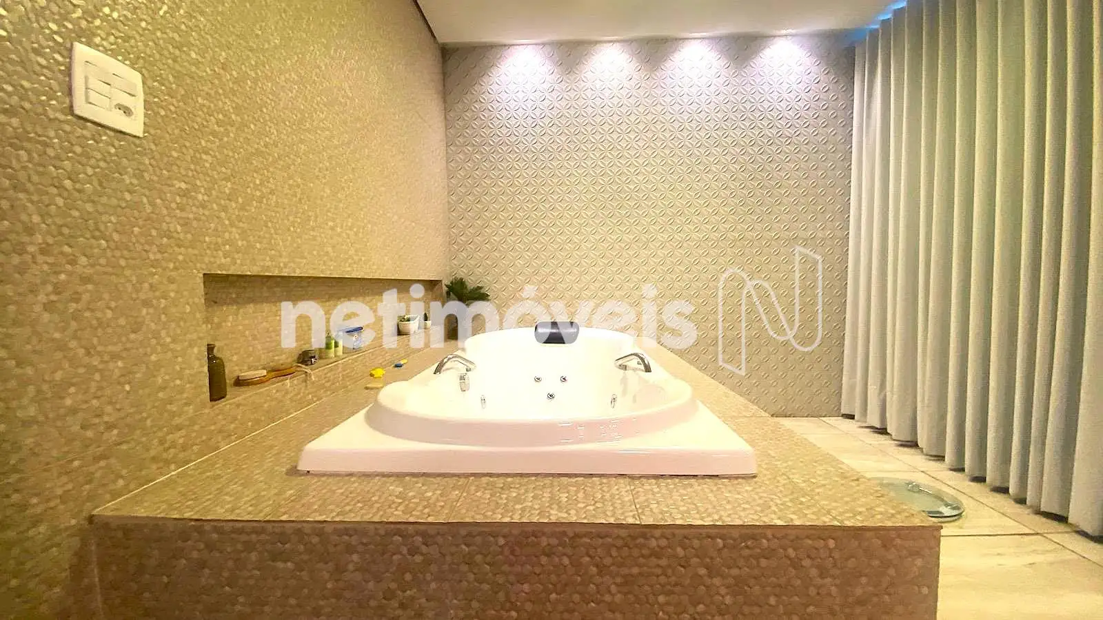 Banheira do quarto 2