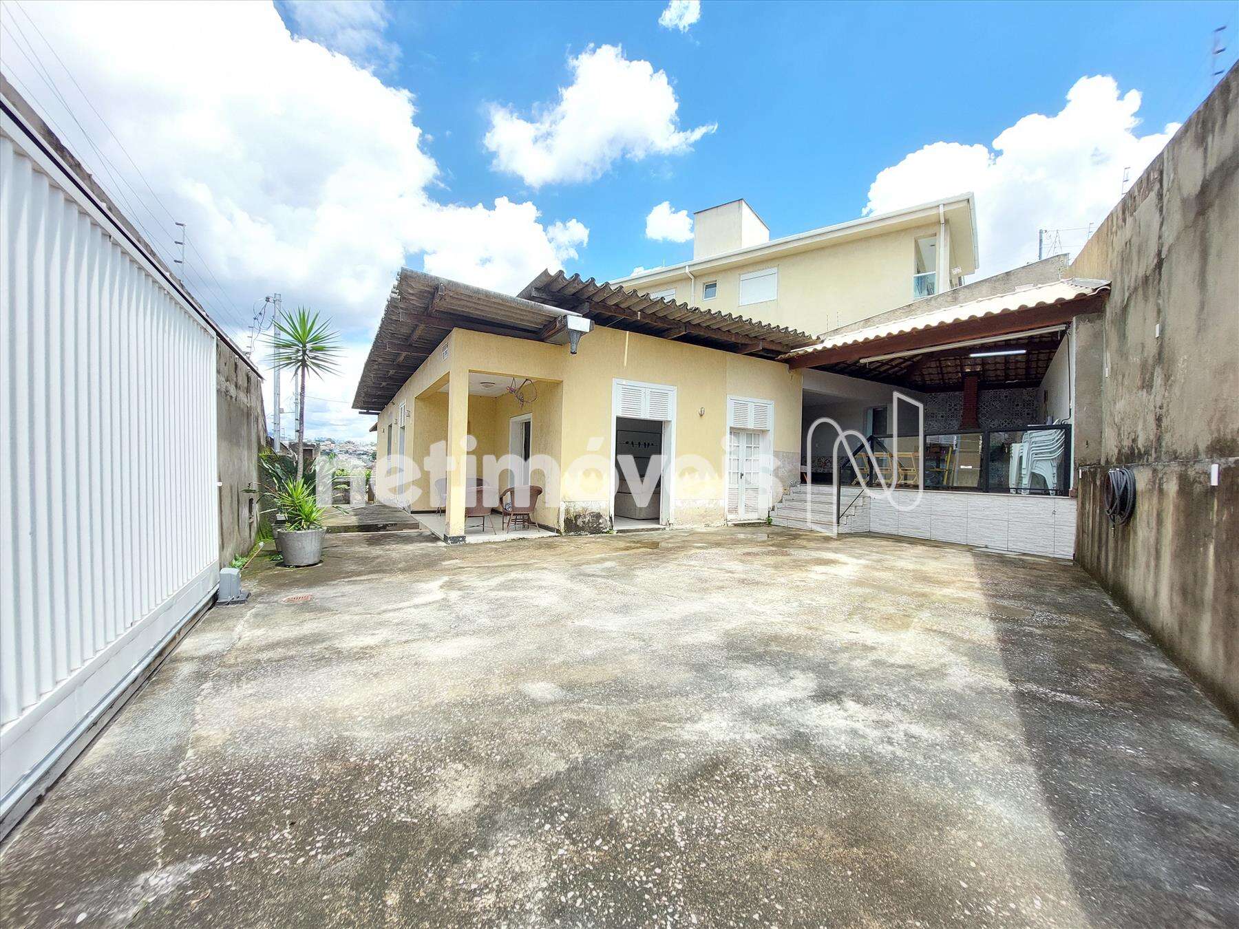  Entrada pela garagem