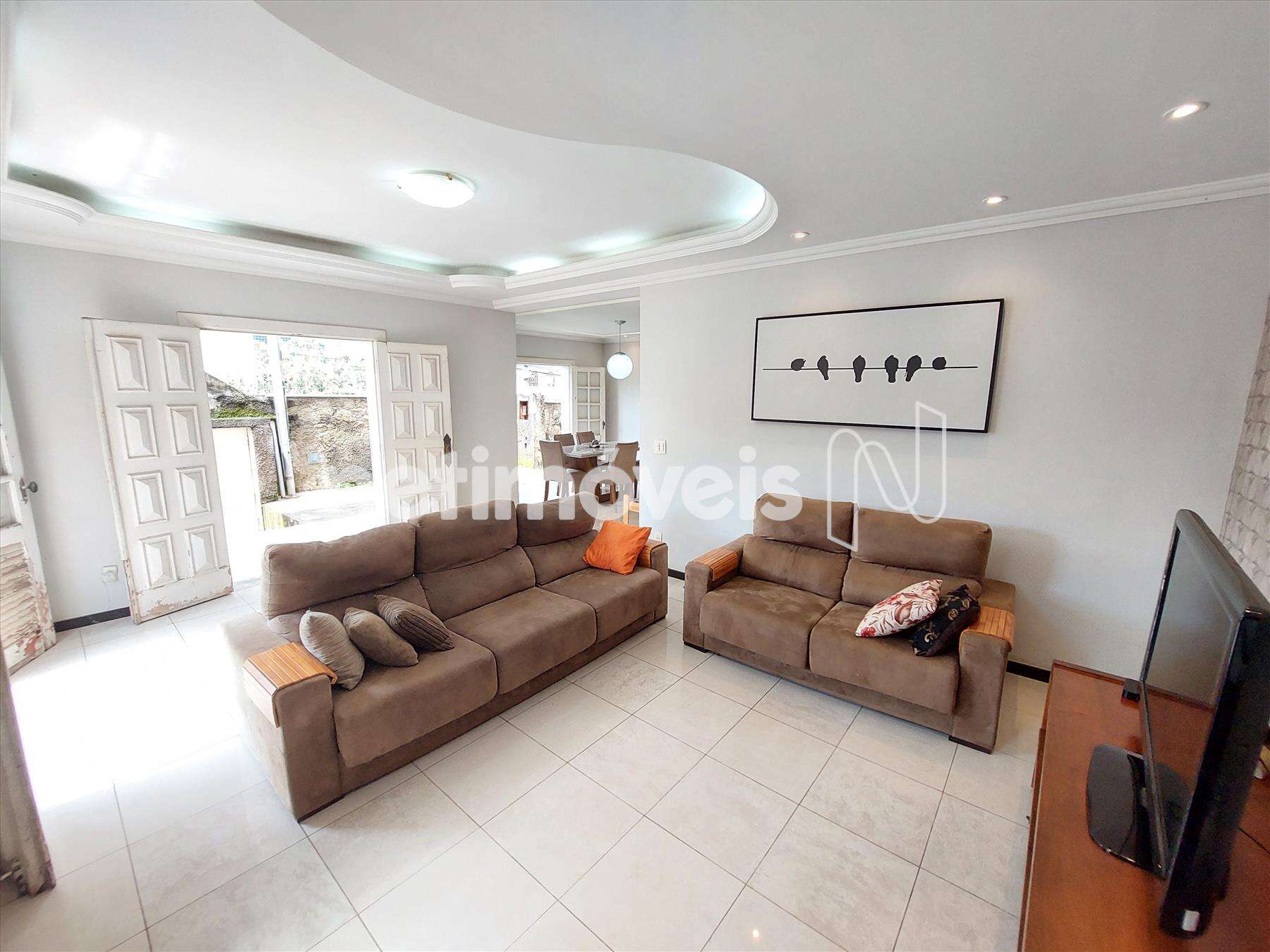 Sala de estar (outro ângulo)