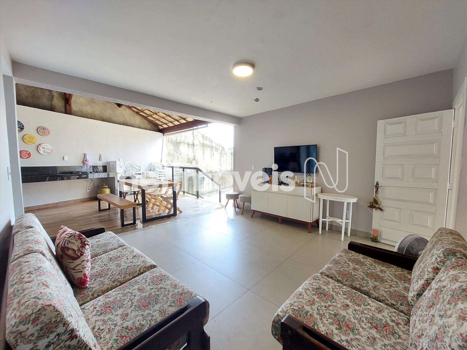 Sala externa e espaço gourmet (outro ângulo)