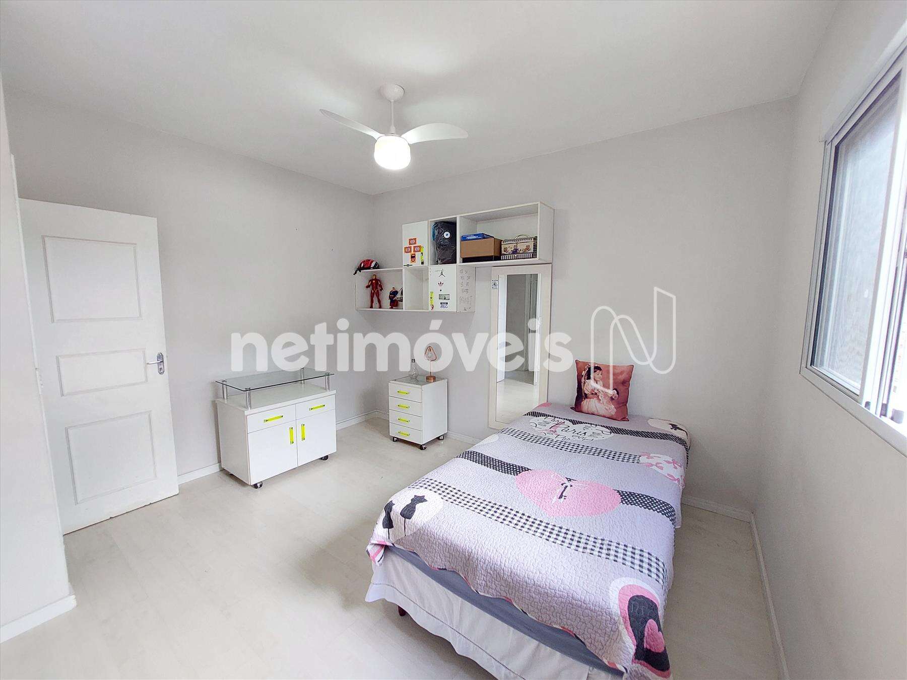 Quarto 02 (outro ângulo)