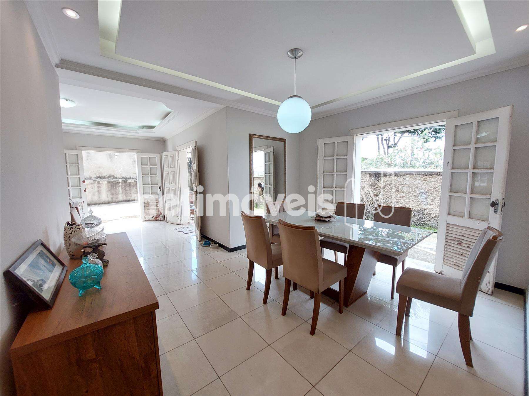 Sala de jantar (outro ângulo)