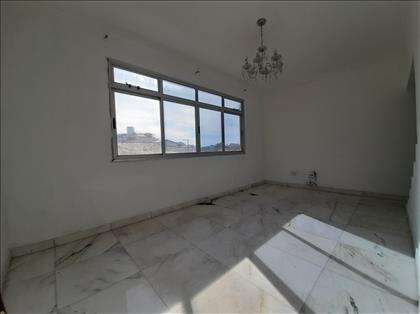 Sala com Janelas Amplas