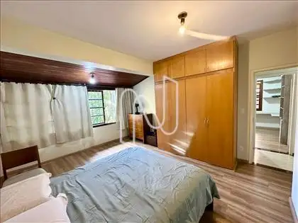 Quarto suíte com armários 