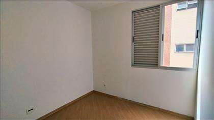 QUARTO 03 COM ARMÁRIOS