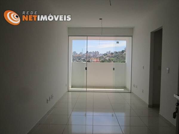 Sala ampla para dois ambientes e varanda