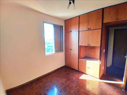 QUARTO 02 C/ ARMARIOS