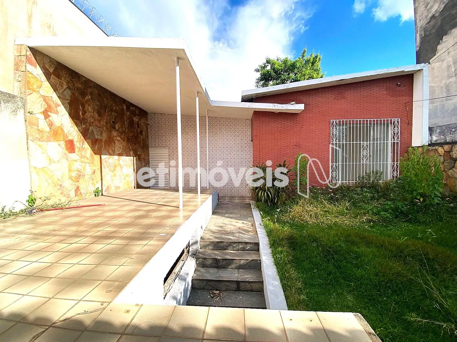 Alpendre , frente da casa