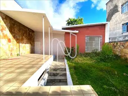Alpendre, frente da casa 