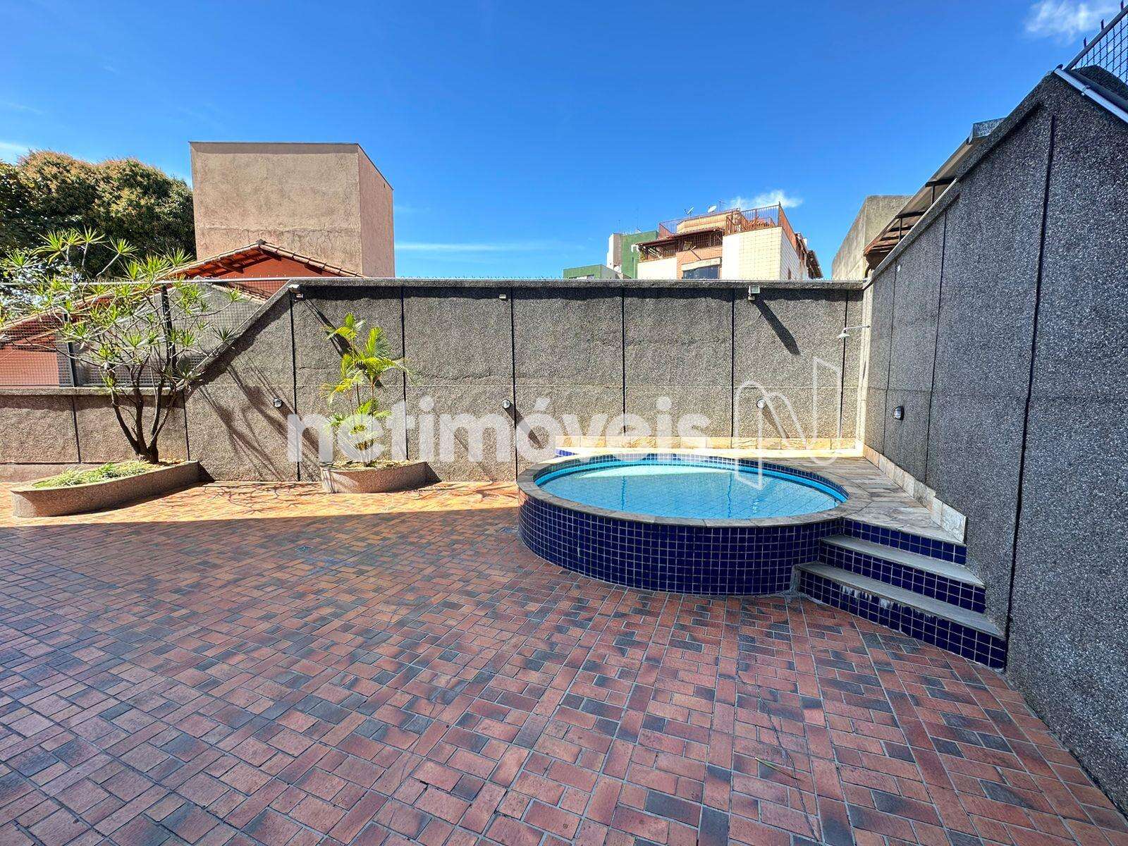 F22 - Prédio - Piscina