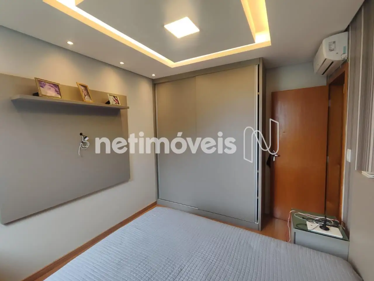 Quarto 02 (à direita)