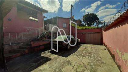  Garagem descoberta