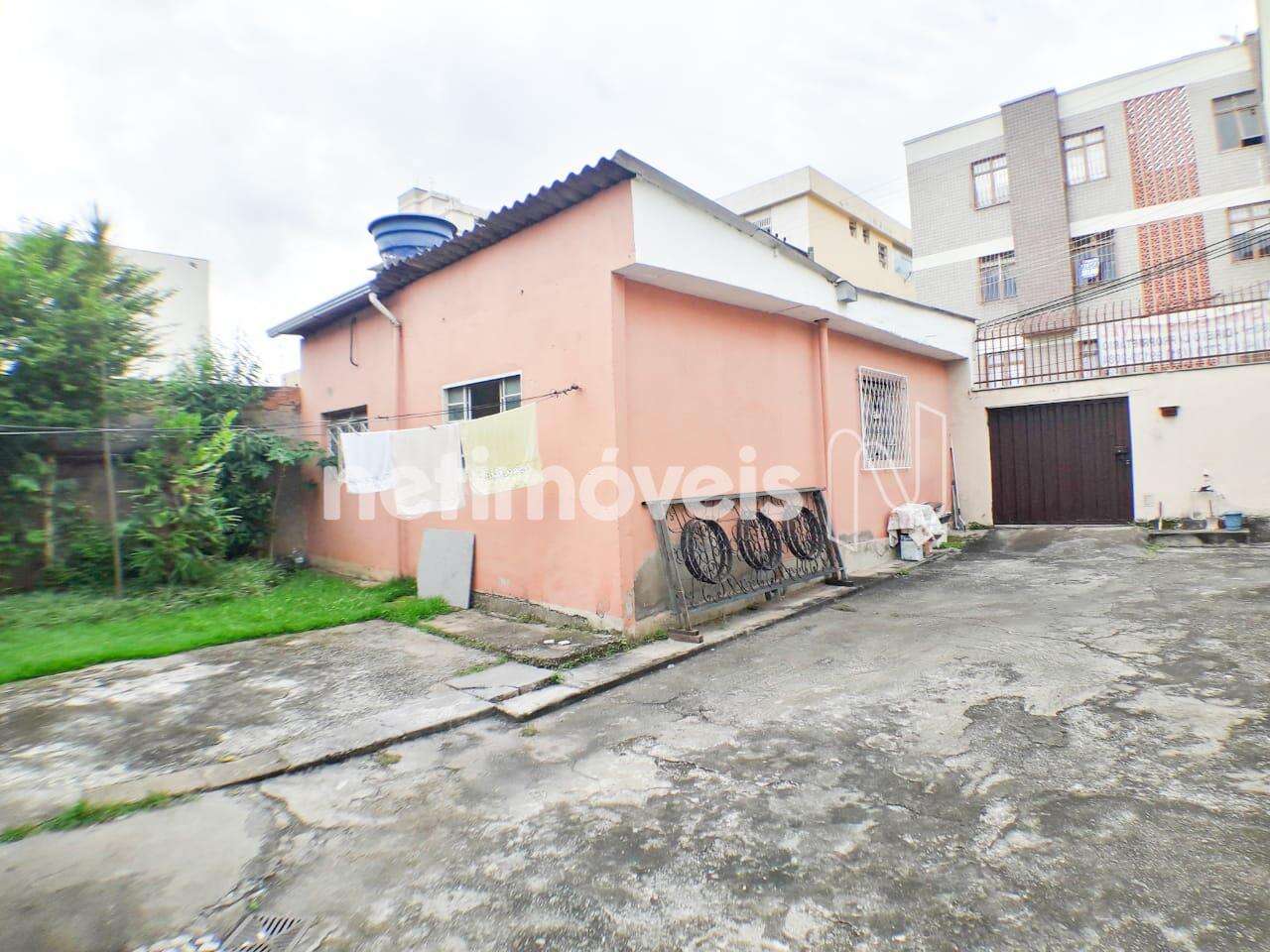 Salas comerciais vistas de dentro da casa