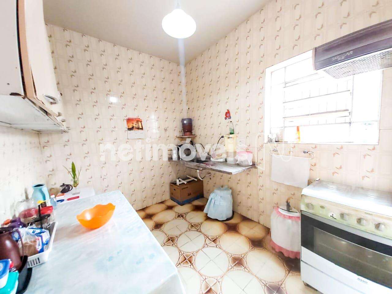 Cozinha muito ampla com ótima iluminação