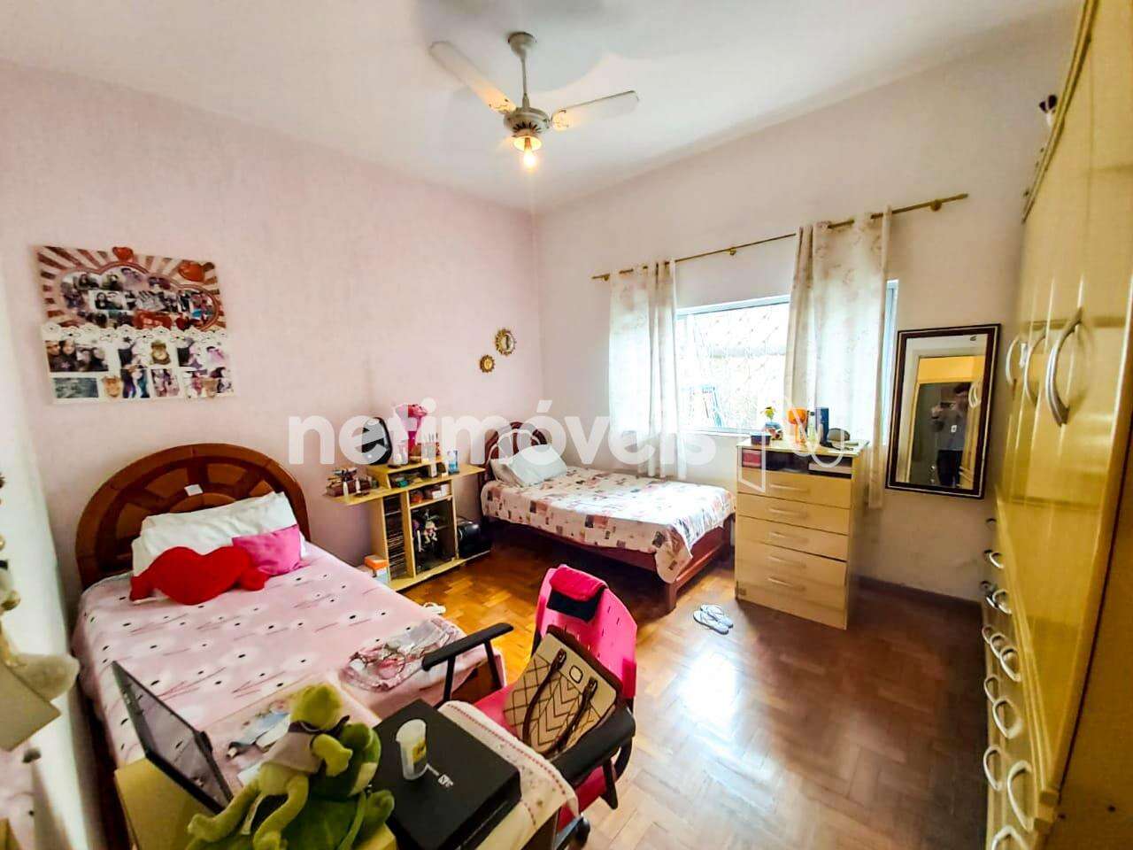 Ótimo quarto muito amplo e claro